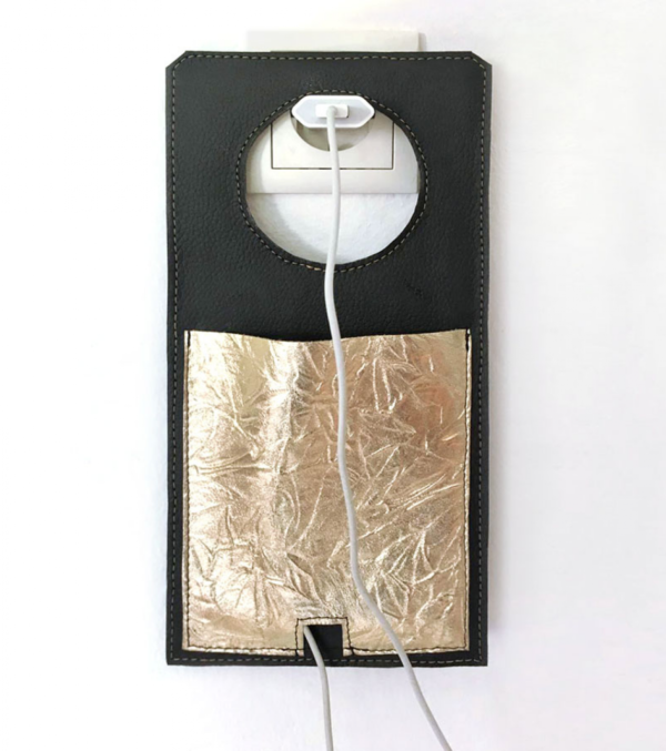 Mobile charging station black-gold