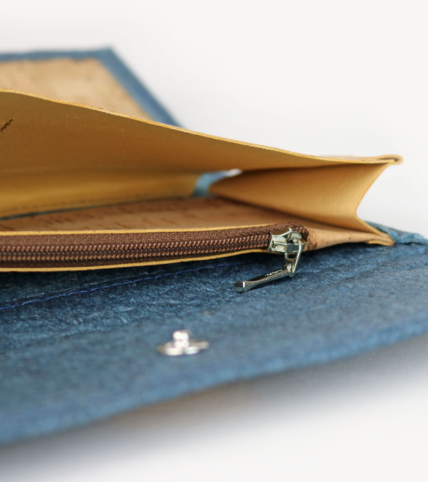Piñatex® Geldbörse Denim blue – Bild 5