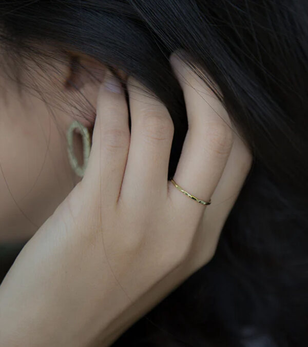 Delicate hammered ring - Image 2