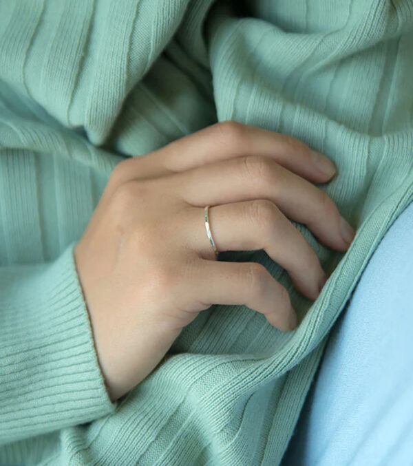 Delicate hammered ring - Image 3