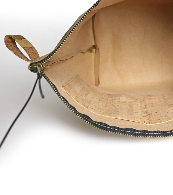 Large Toilet Bag made of Cork - Image 4
