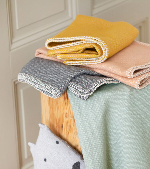 Baby textured Blanket with Blanket stitch 65 x 90 - Image 3