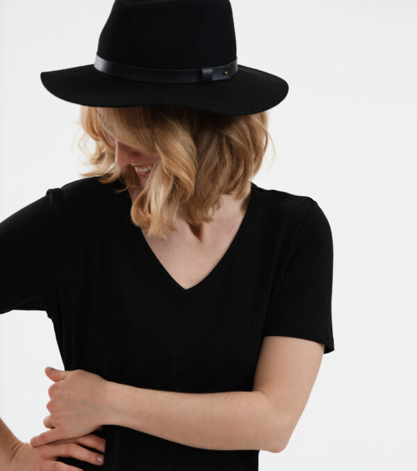 Longshirt Pella schwarz – Bild 4