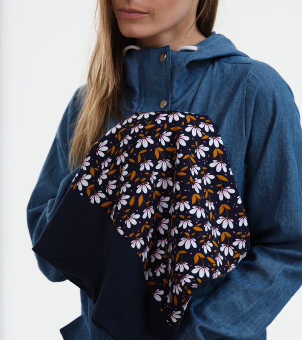 Loop made of light Sweat, Flowers navy - Image 4