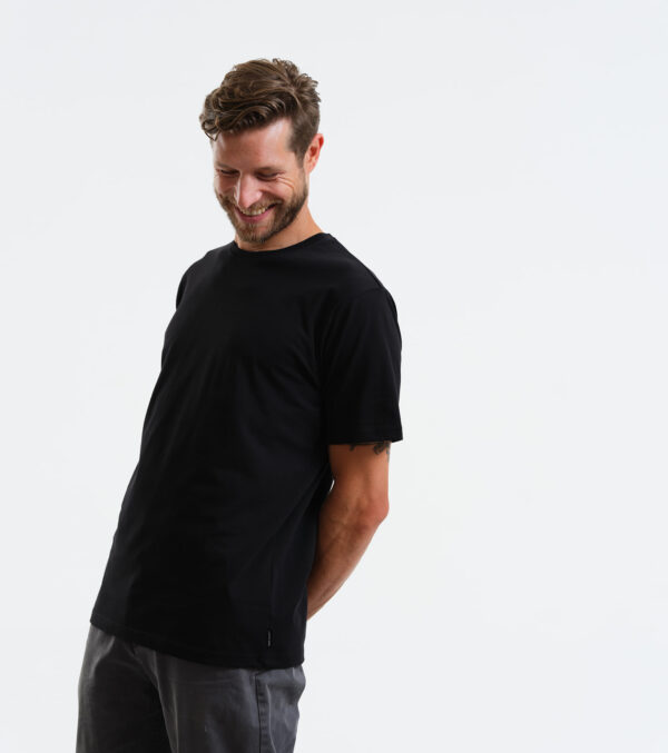 Basic Shirt Schwarz – Bild 6
