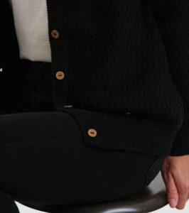Cardigan Penny schwarz mit feinem zig-zag Muster – Bild 5