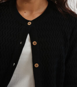 Cardigan Penny schwarz mit feinem zig-zag Muster – Bild 4