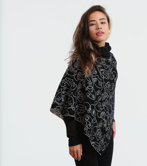 Turtleneck Poncho Loa made of fine Jacquard knit
