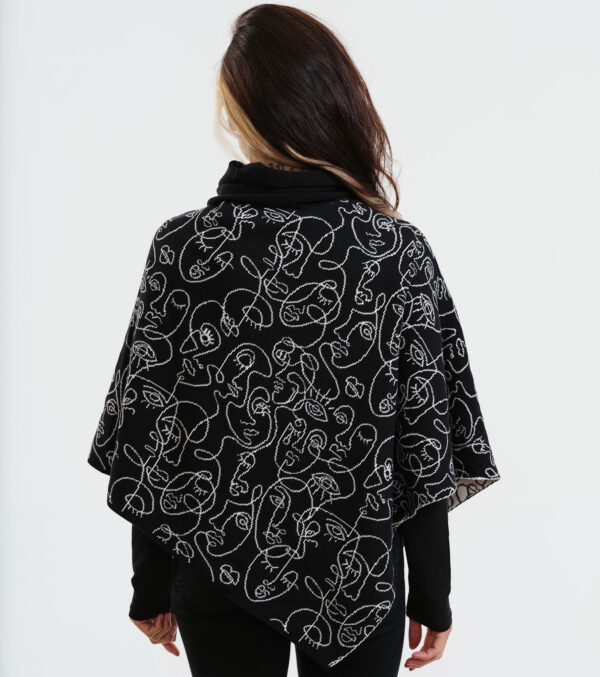 Turtleneck Poncho Loa made of fine Jacquard knit - Image 10