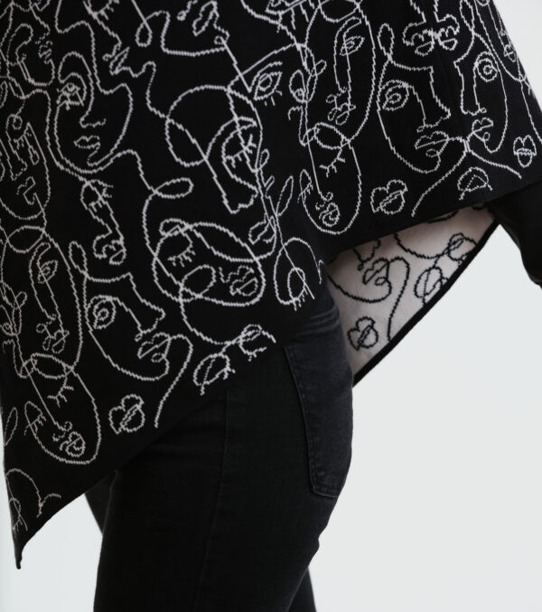 Turtleneck Poncho Loa made of fine Jacquard knit - Image 9