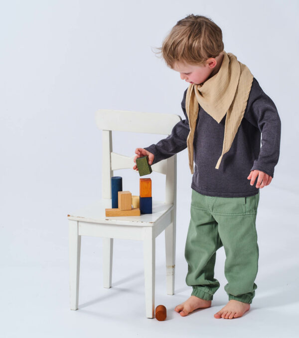 Green children‘s trousers made of robust twill - Image 3