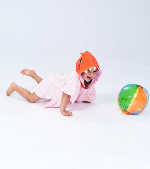 Bath poncho pink with shark hood - Image 3