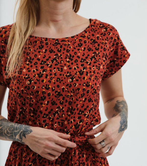 Shirt Katie with Flowers rust red - Image 8
