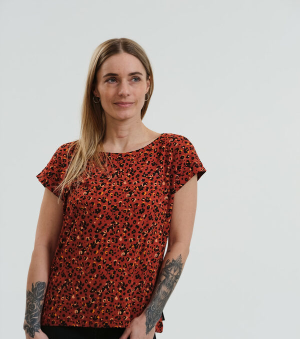 Shirt Katie with Flowers rust red - Image 2