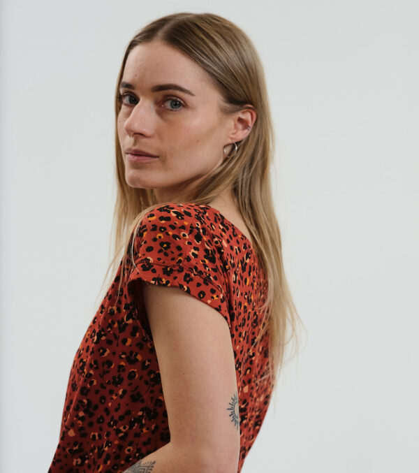 Shirt Katie with Flowers rust red - Image 3