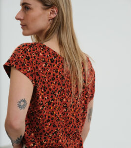 Shirt Katie with Flowers rust red - Image 5