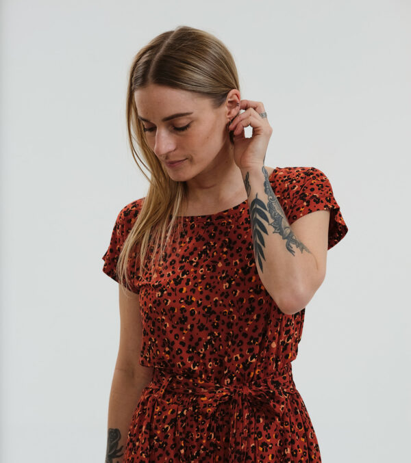 Shirt Katie with Flowers rust red - Image 7