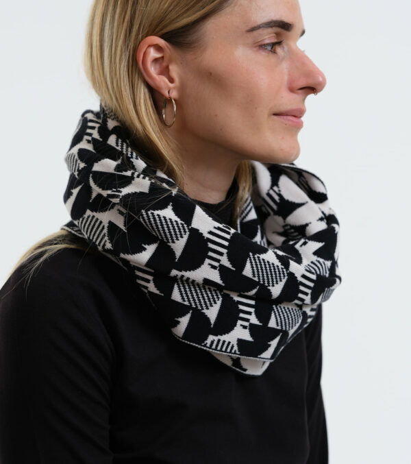 Loop Carberry abstract made of fine Jacquard knit - Image 2