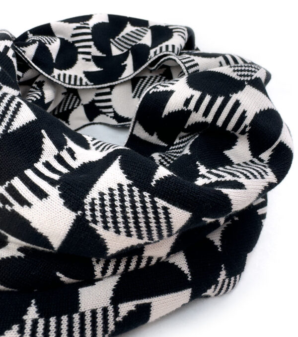 Loop Carberry abstract made of fine Jacquard knit - Image 4