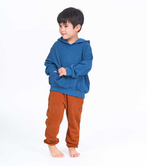 Comfortable children‘s sweatpants in haselnut brown - Image 4