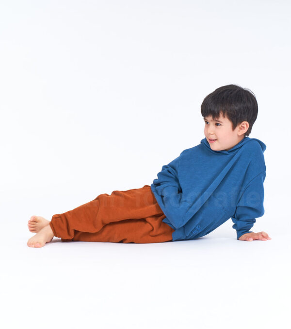 Comfortable children‘s sweatpants in haselnut brown - Image 3