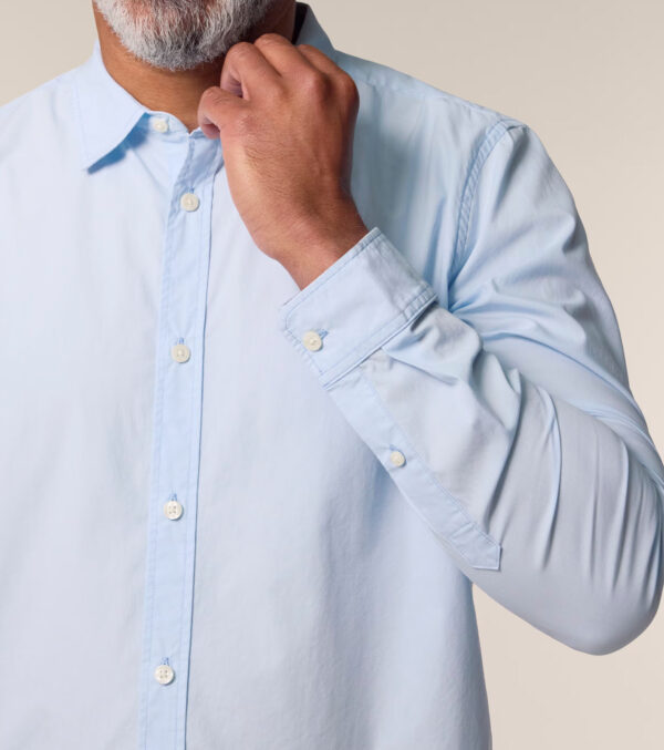 Men‘s Poplin Shirt light blue - Image 6
