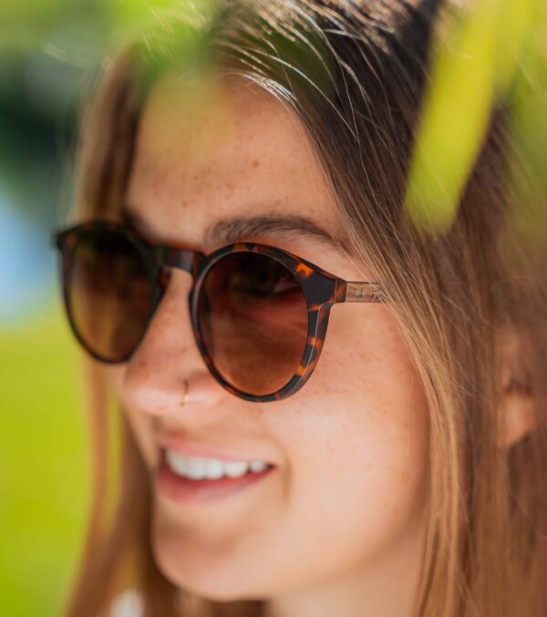 Sunglasses Emma walnut wood - Image 4