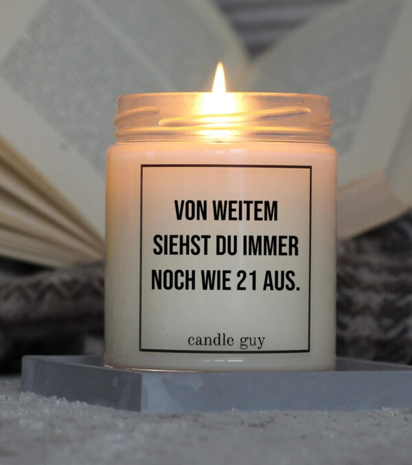 Duftkerze Von Weitem siehst du immer noch wie 21 aus. – Bild 2