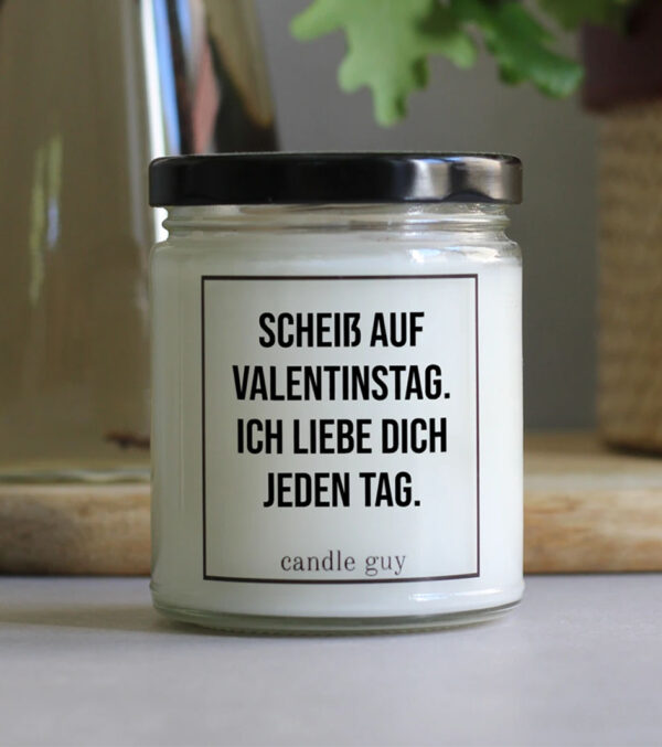 Duftkerze Scheiß auf Valentinstag. Ich liebe Dich jeden Tag. – Bild 3