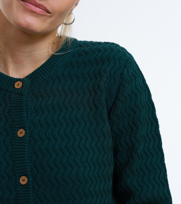 Cardigan Penny dunkelgrün mit feinem zig-zag Muster – Bild 7