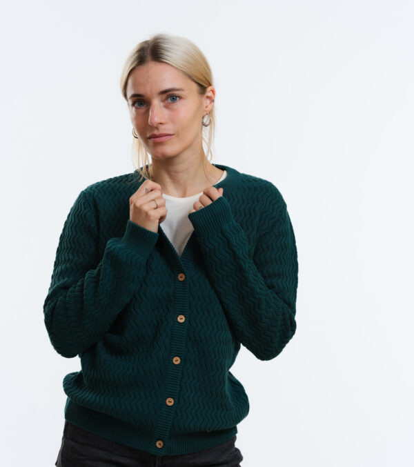 Cardigan Penny dunkelgrün mit feinem zig-zag Muster – Bild 3