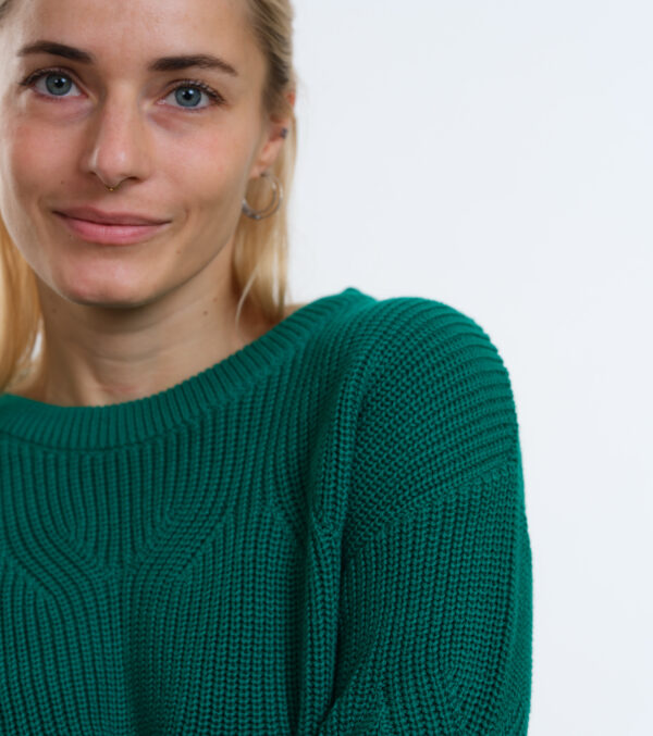 Kurzer Strickpulli May in kräftigem Grün – Bild 2