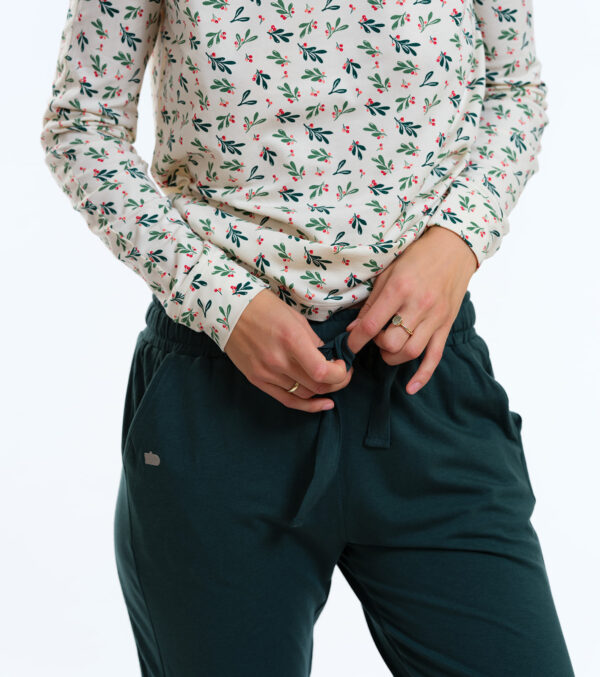 Pajama Mary with allover Mistletoe print - Image 4