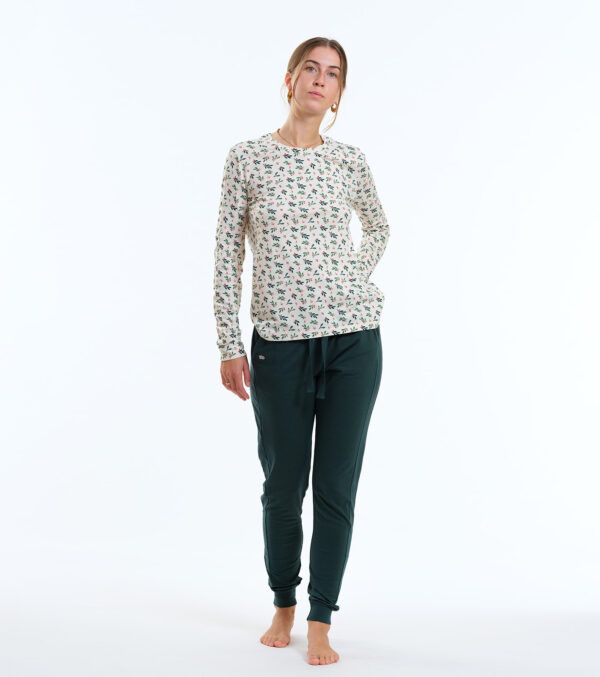 Pajama Mary with allover Mistletoe print