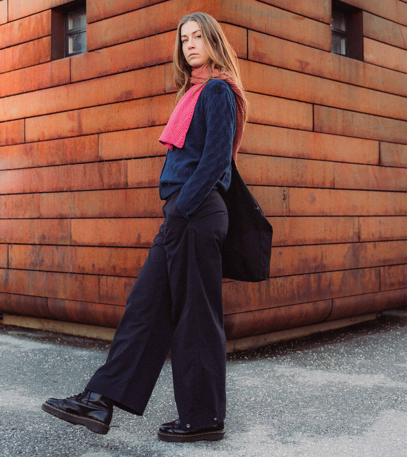 Cardigan Penny dunkelblau mit feinem Rauten-Muster – Bild 3