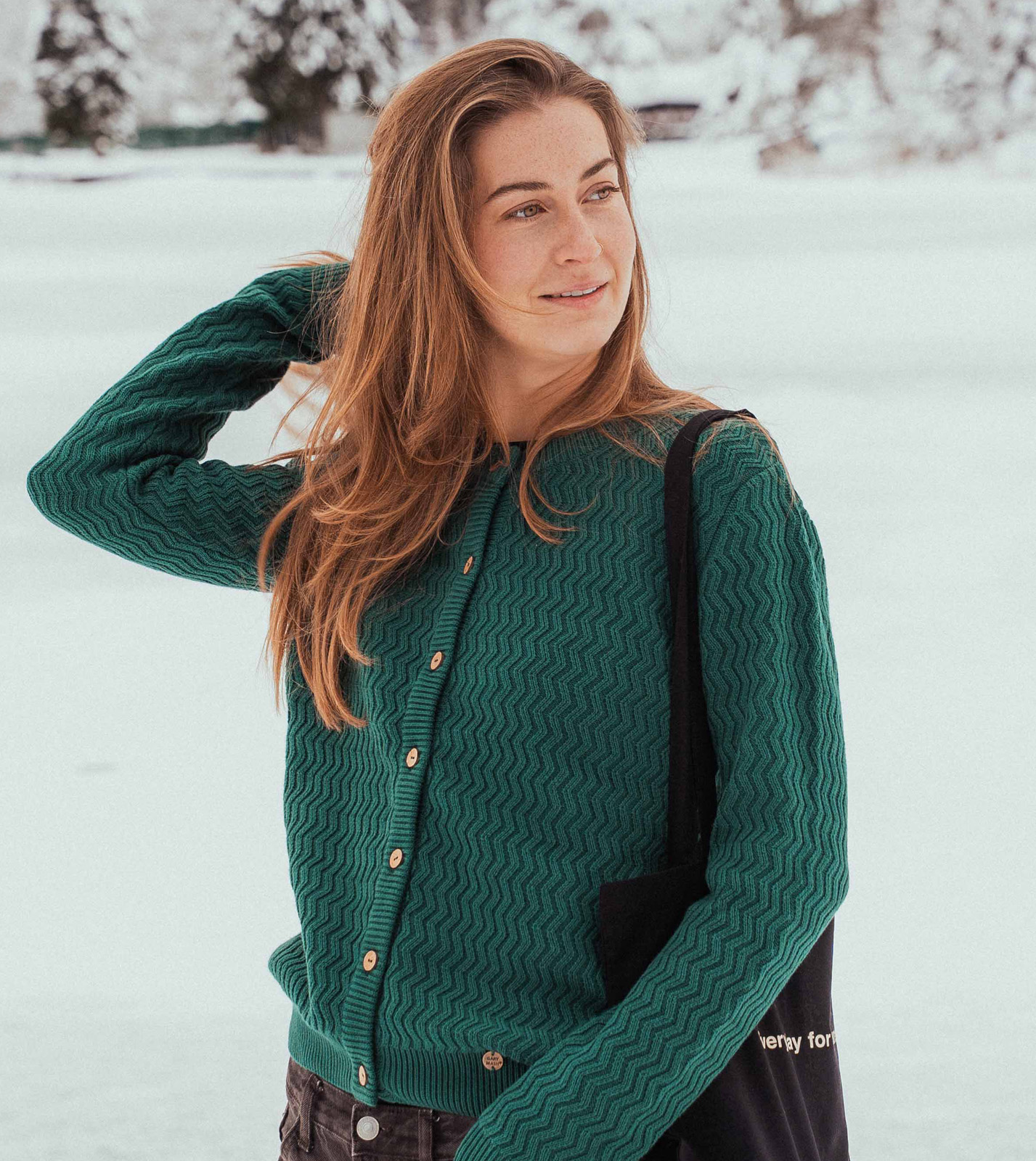 Cardigan Penny dark green with fine zig-zag pattern