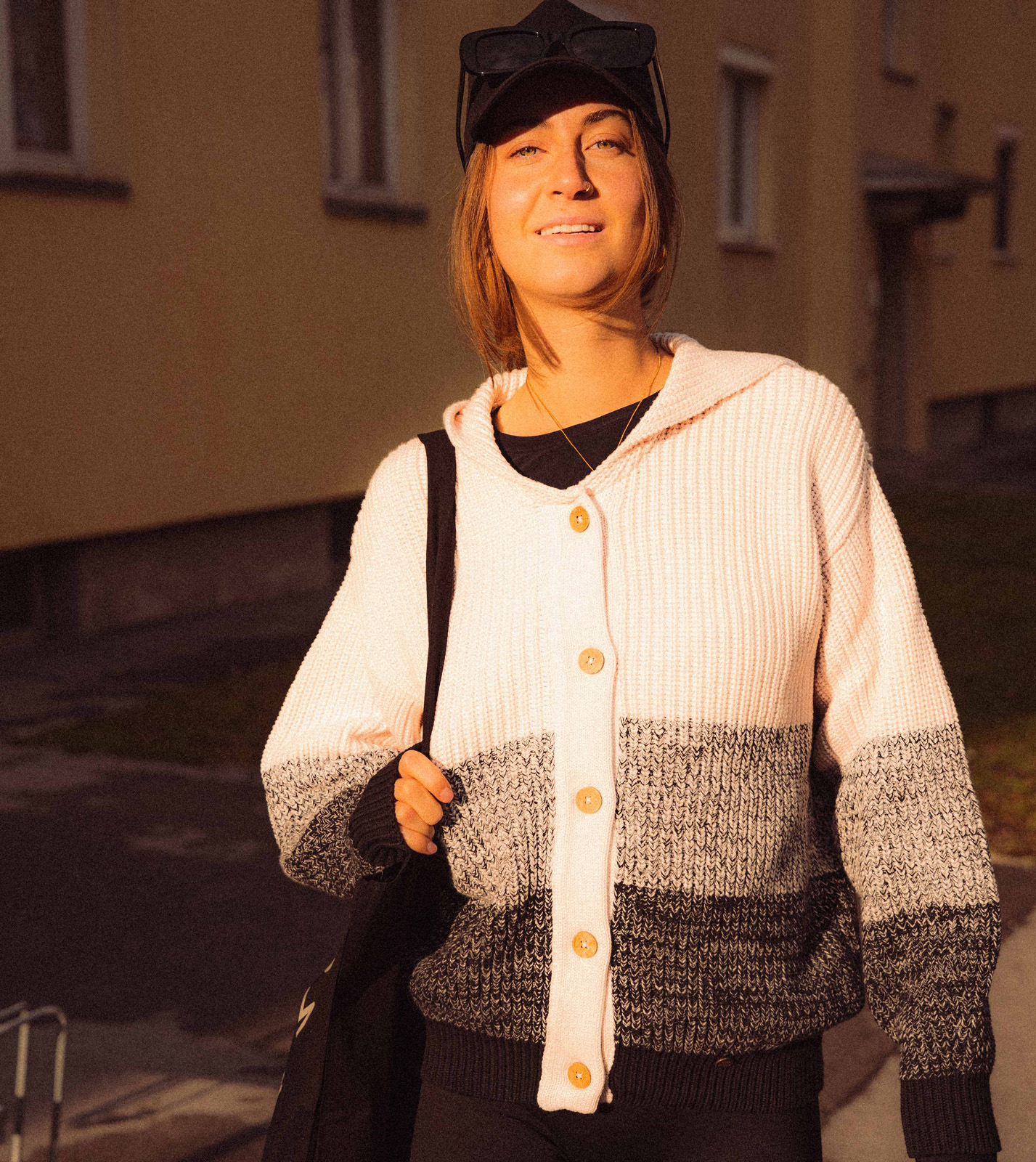 Oversized Cardigan Winnie with Hood ivory-black - Image 3