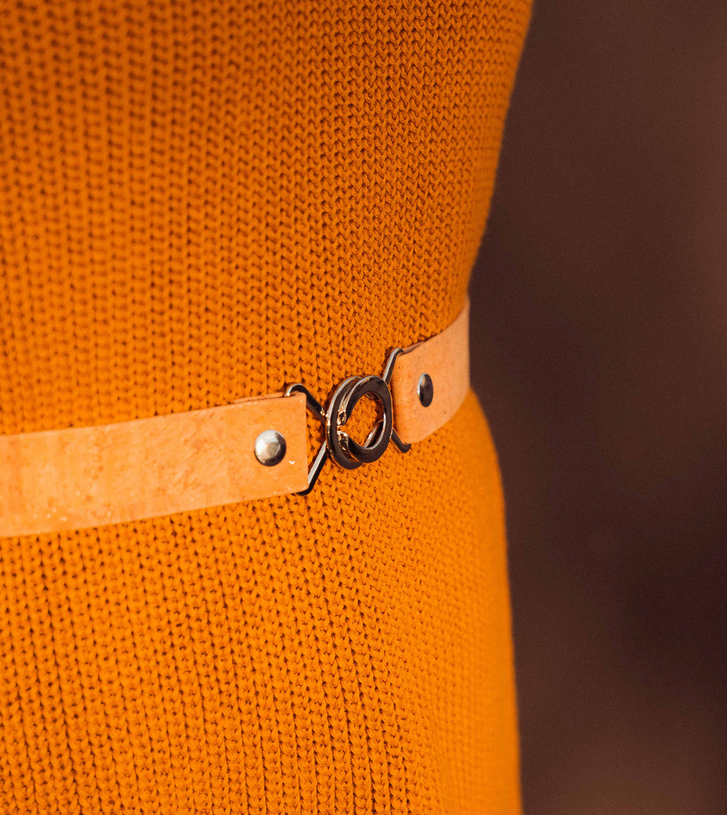 Schmaler Taillengürtel aus Kork – Bild 3