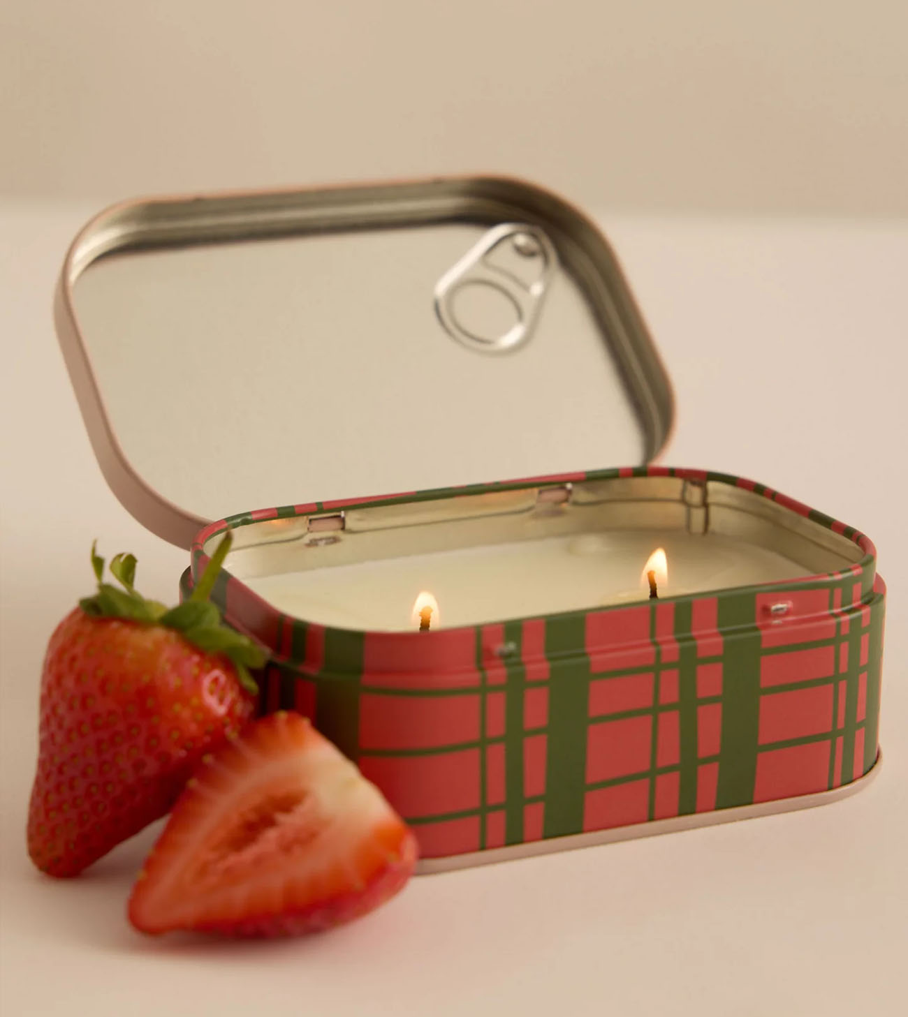 Bistro Scented Tin Candle Strawberry - Image 3